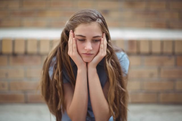 teen girl გარდატეხის ასაკი